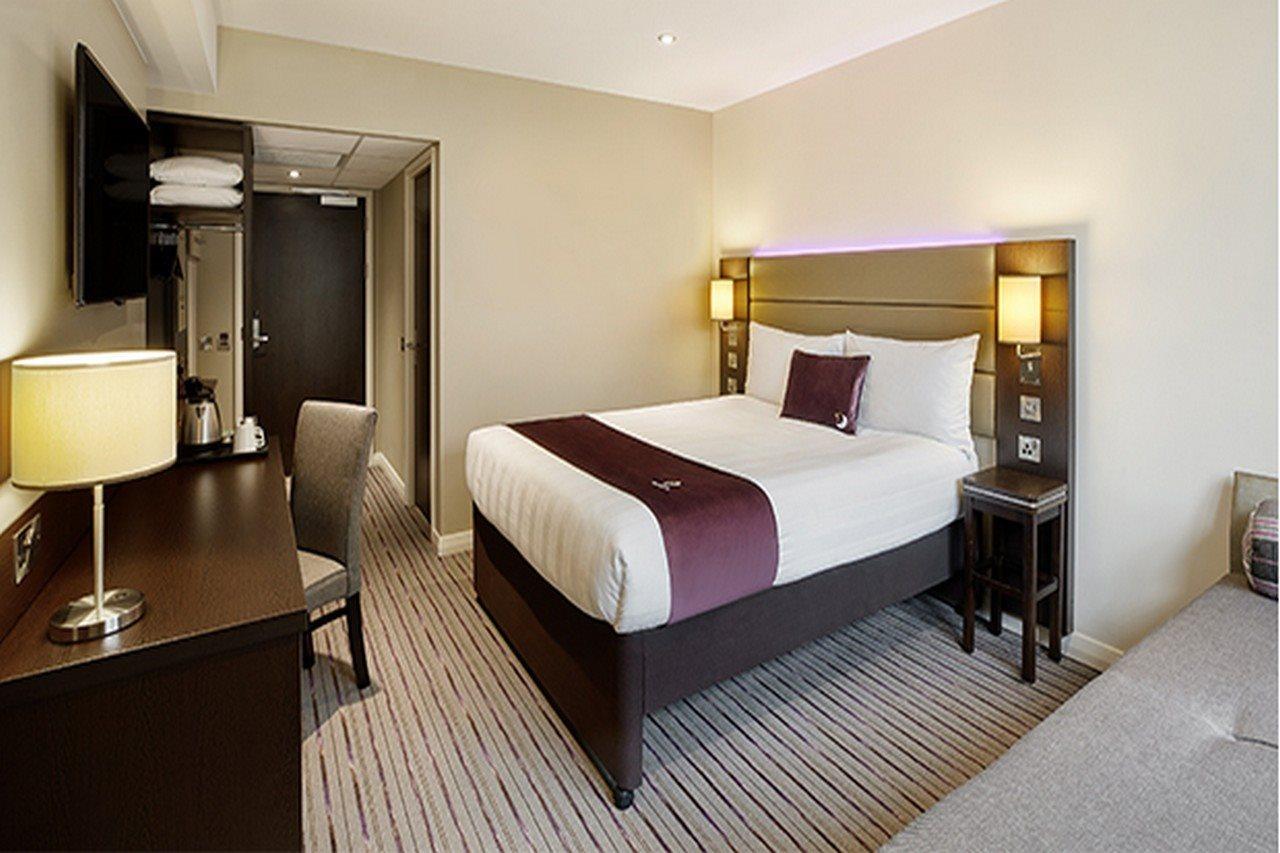 Premier Inn Premier Inn Stockport Central Екстериор снимка