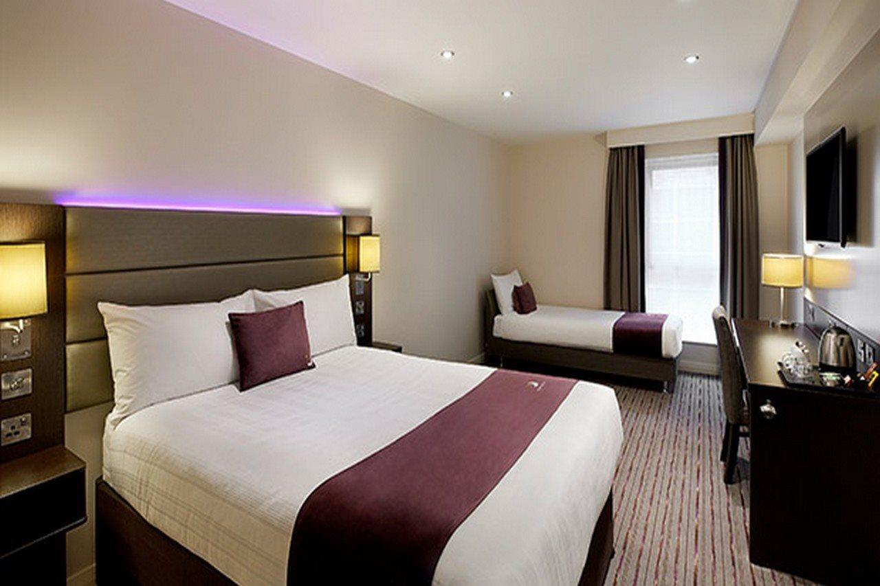 Premier Inn Premier Inn Stockport Central Екстериор снимка