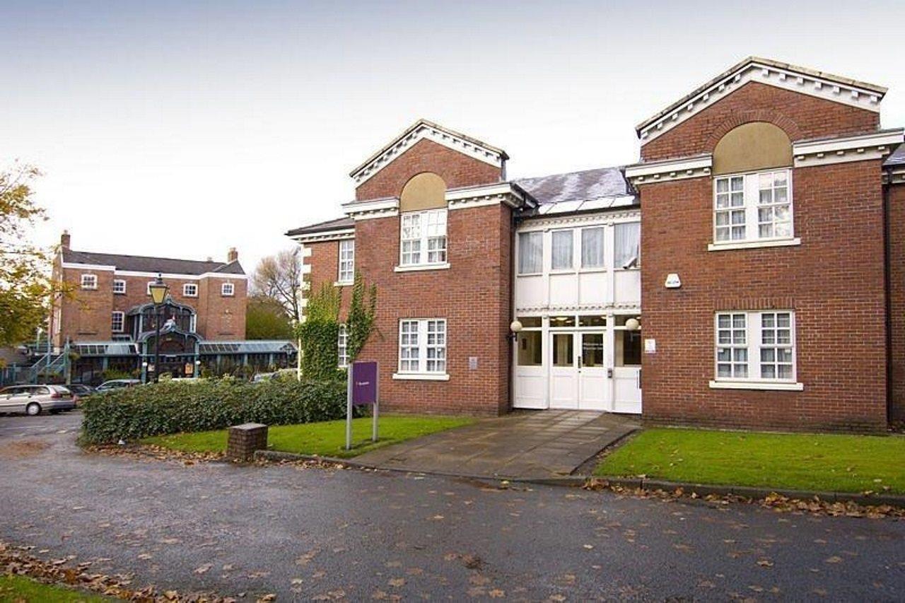 Premier Inn Premier Inn Stockport Central Екстериор снимка