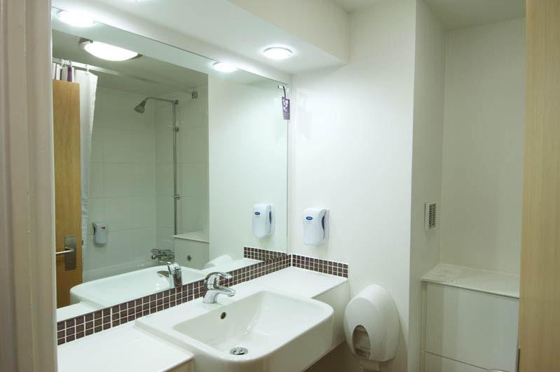 Premier Inn Premier Inn Stockport Central Екстериор снимка