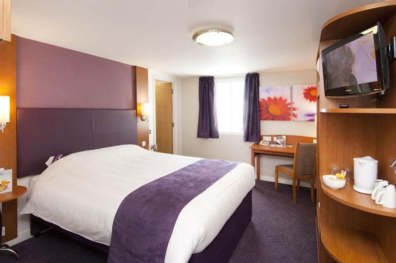 Premier Inn Premier Inn Stockport Central Екстериор снимка