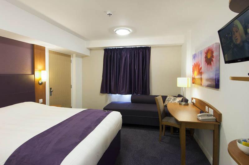 Premier Inn Premier Inn Stockport Central Екстериор снимка