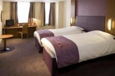 Premier Inn Premier Inn Stockport Central Екстериор снимка